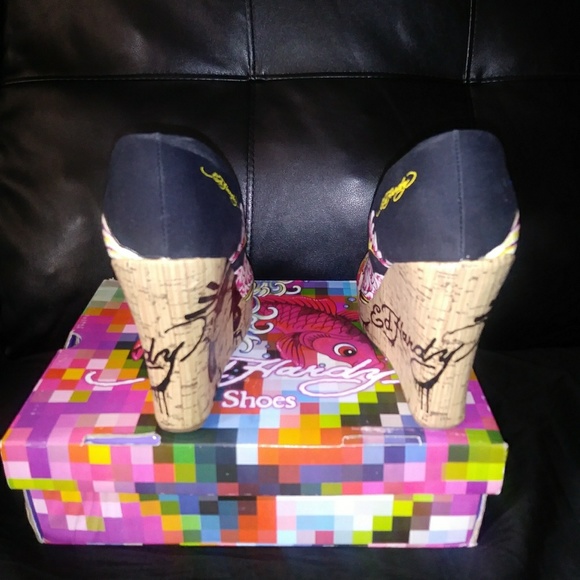 Ed Hardy Casablanca wedges and 👛 purse - Picture 6 of 8